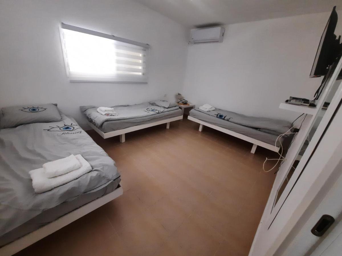 Akhva Accommodation Unit-אחווה יחידת אירוח Арад Экстерьер фото